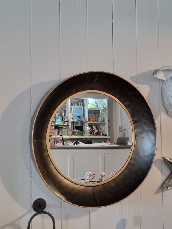 BLK DIMPLED ROUND MIRROR
