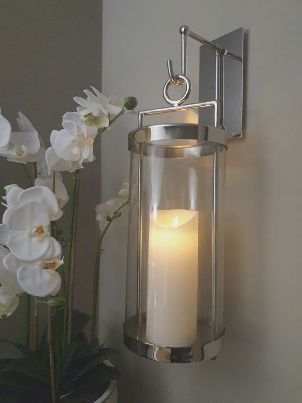 WALL HURRICANE HOLDER