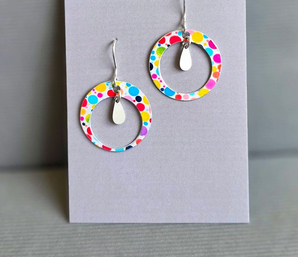 COLOUR HOOP LOVE