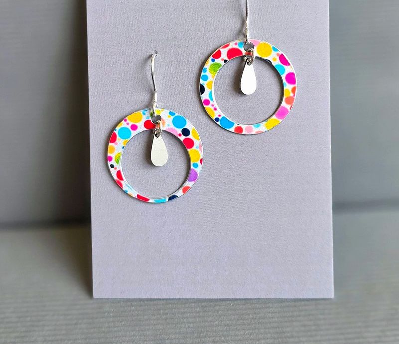 COLOUR HOOP LOVE