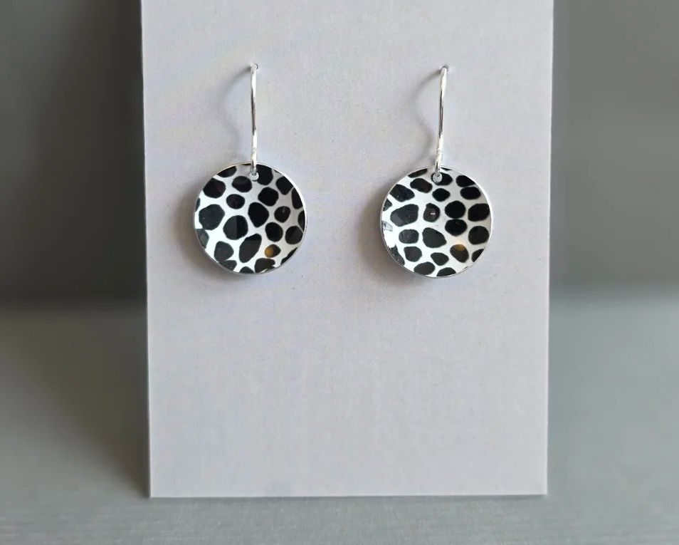 BLACK &amp; WHITE CIRCLES EARRINGS