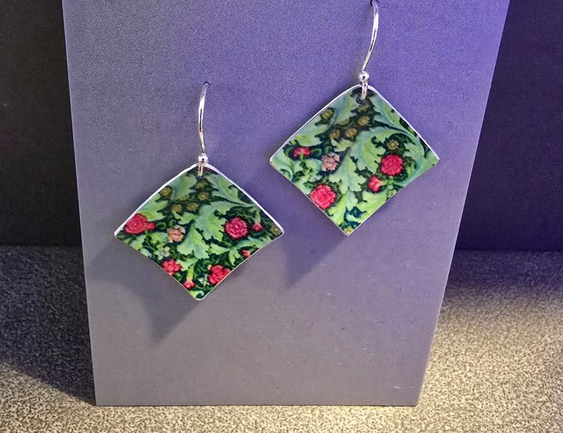 GREEN FLORAL SQUARE EARRINGS