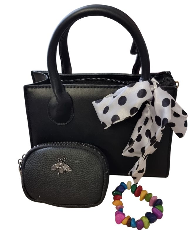 BLACK BAG GIFT SELECTION