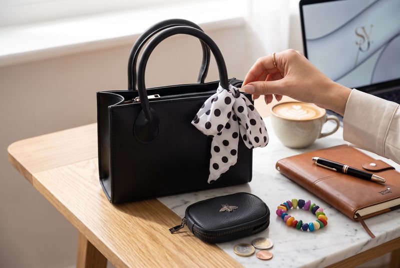 BLACK BAG GIFT SELECTION