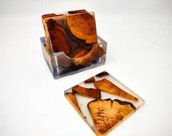 onderzetters van hout en epoxy