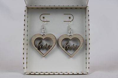 Oorbellen in de vorm van liefde
