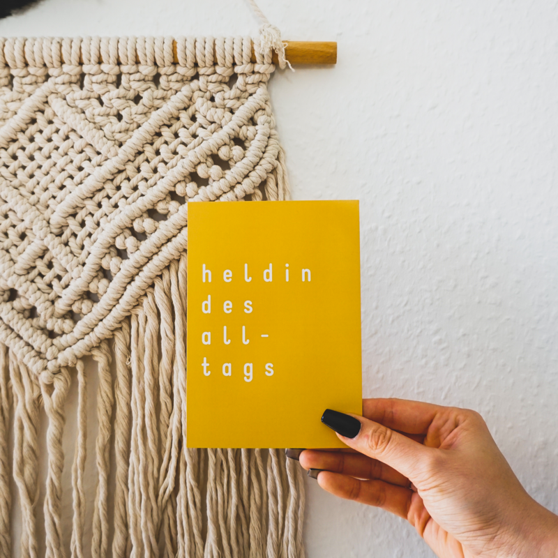 Postkarte *HELDIN DES ALLTAGS* Postkarte *HELDIN DES ALLTAGS*