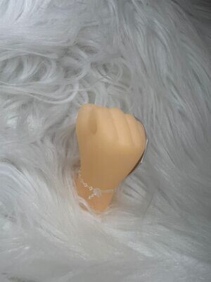 Tiny vingerpop Respect fist