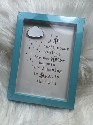 Life isn&#39;t about waiting for the storm... - Fotolijst M
