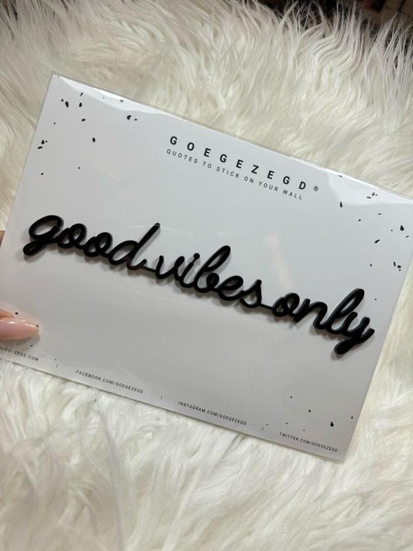 Goegezegd quote - good vibes only black