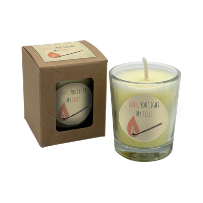 wenskaarsje met bedeltje baby you light my fire