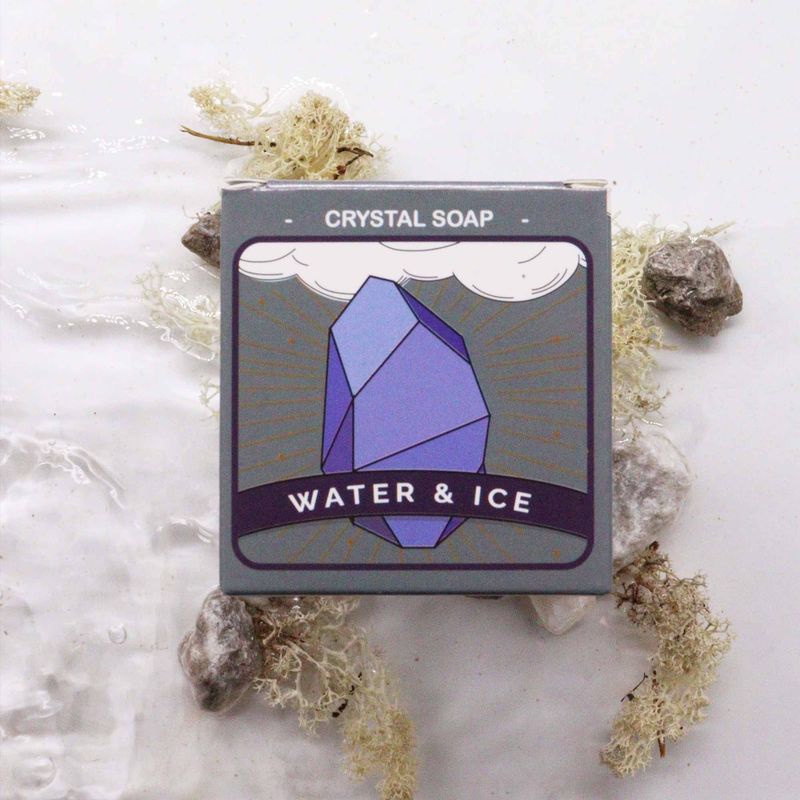 Kristallen elementaire zeep water