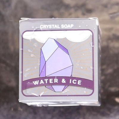 Kristallen elementaire zeep water