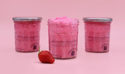 Geparfumeerde suiker body scrub - aardbeien rum