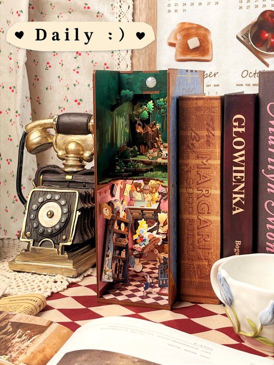 DIY book nook Alice in Wonderland