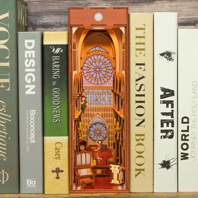 DIY book nook Notre Dame De Paris