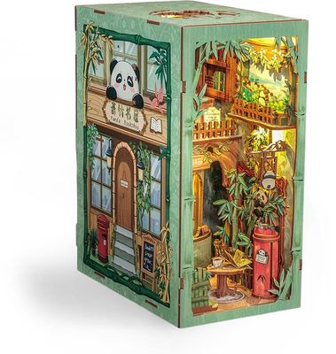 DIY booknook panda bookshop