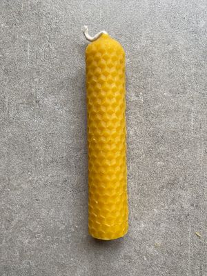 Comb pattern beeswax candle