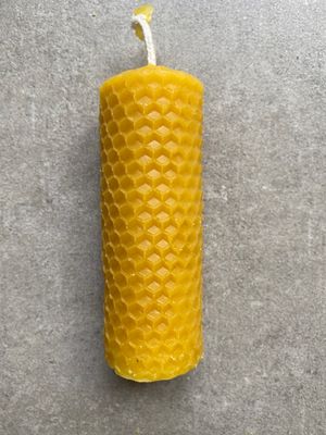 Comb pattern beeswax candle/2