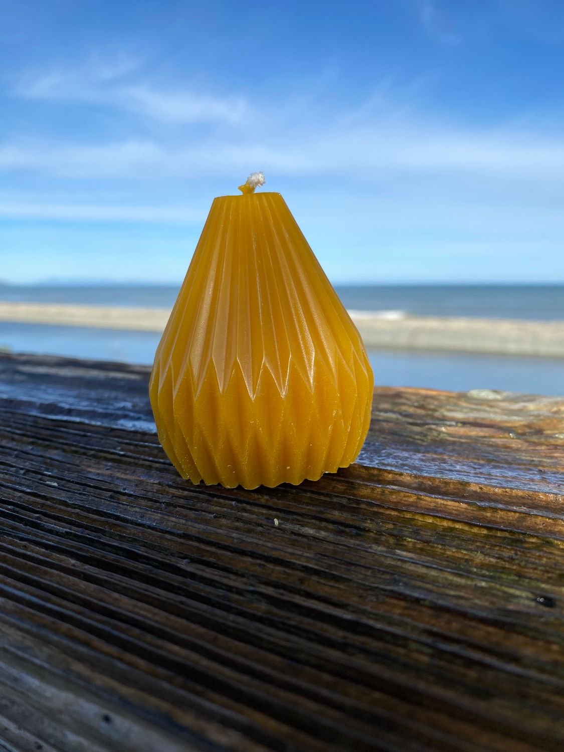 Beeswax modern candle