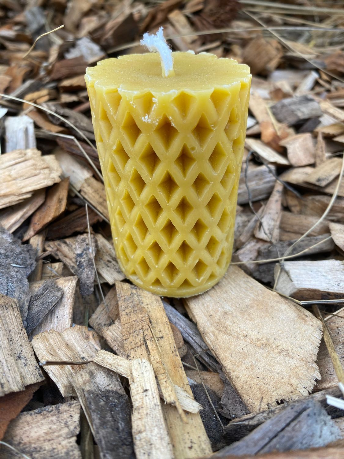 Diamond pattern candle