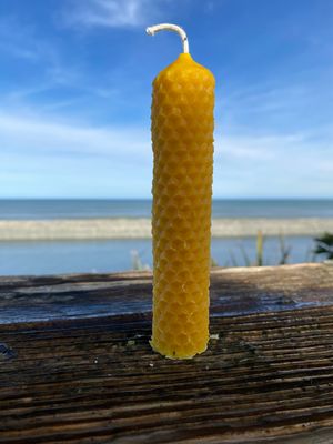 Comb pattern beeswax candle
