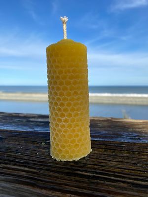 Comb pattern beeswax candle/2