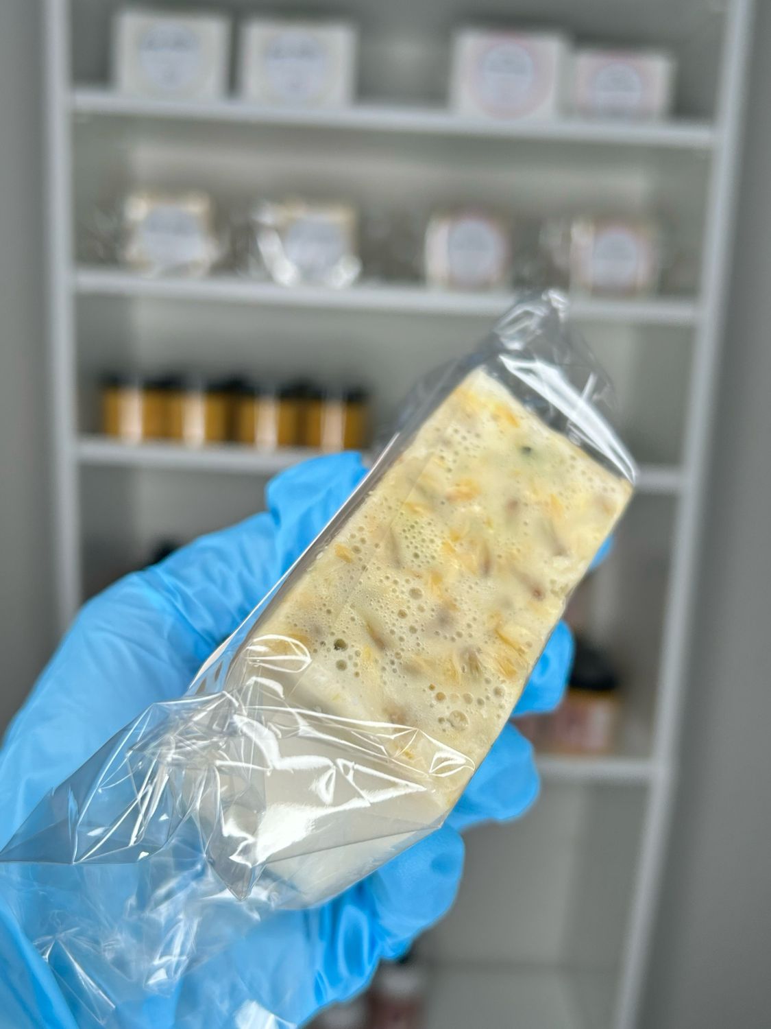 Red Gomphera Globosa Bar 8oz