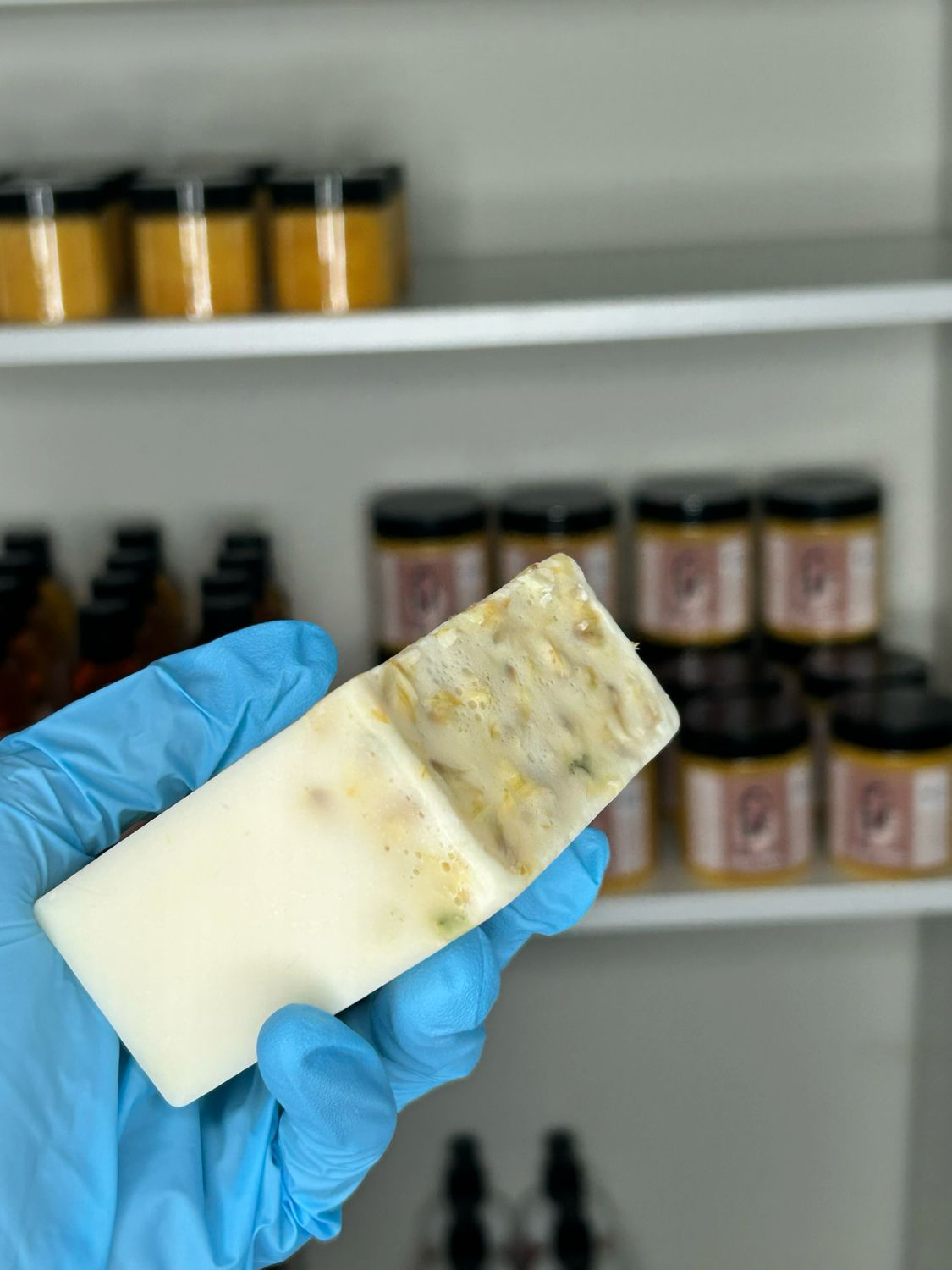 Red Gomphera Globosa Bar 8oz
