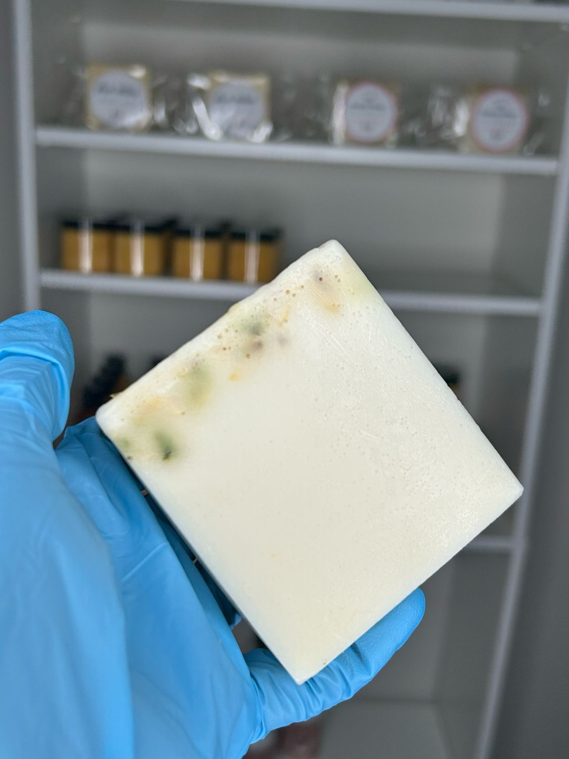 Red Gomphera Globosa Bar 8oz