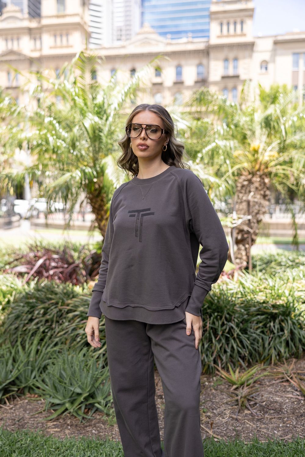 Two-T&#39;s - Scoop Hem Sweat W/DTM Sequins / Espresso 3023