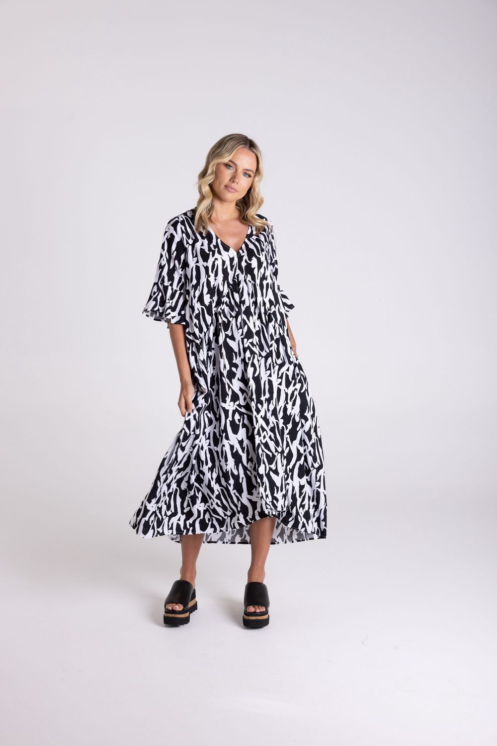 Two-T&#39;s - Abstract Print Dress Black/White Print 3140