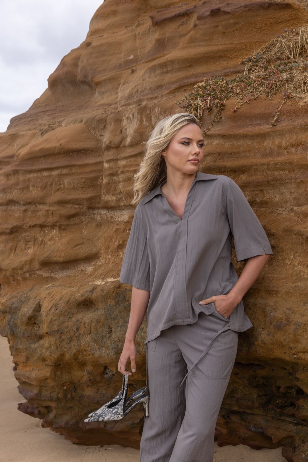Two-T&#39;s - Crinkle S/Sleeve Top / Donkey 3162