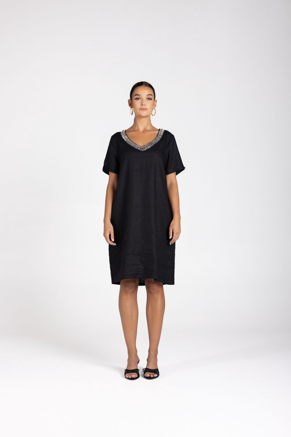 Two T&#39;s - Linen V-Neck Beaded Dress / Black 3212