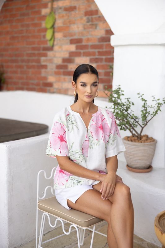 Two T&#39;s - Tropical Print Key-Hole Top / 3235