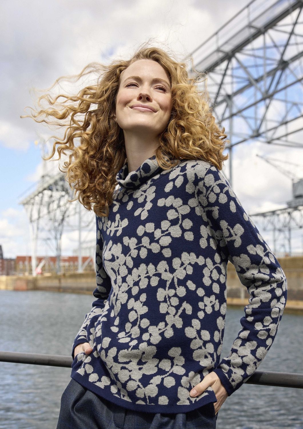 Mansted - Blossom Cowl Knit / Navy Nanna