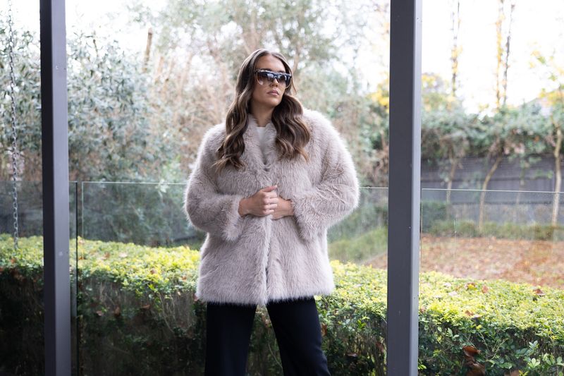 Two T's - Faux Fur Coat / Oat 3351