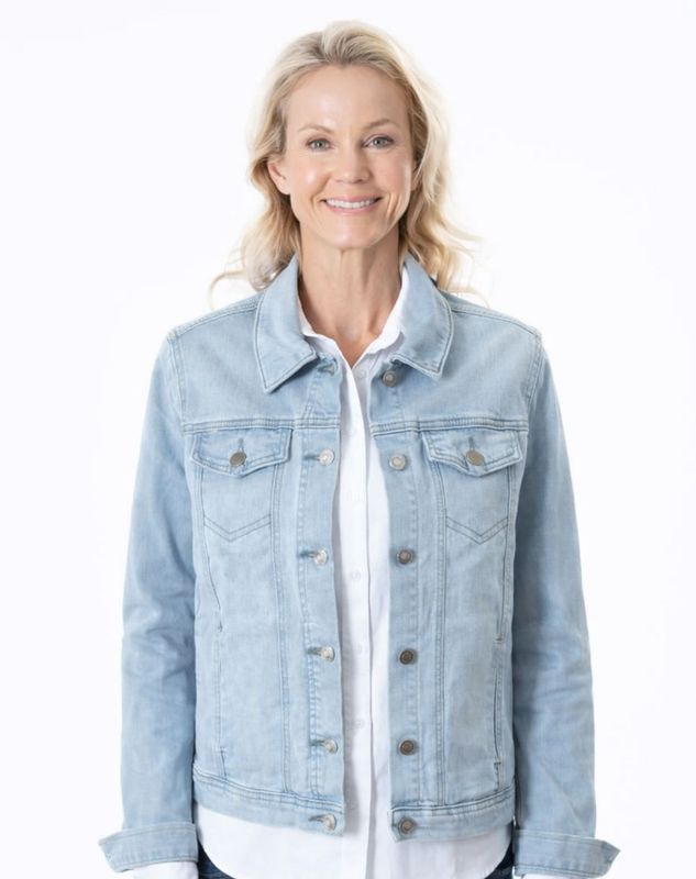 Corfu - Mist Wash Stretch Denim Jacket / W04B7639