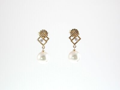 CONTEMPORARY DIAMOND AND PEARL EARRINGS