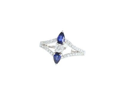 VERTICAL SAPPHIRE AND DIAMOND RING