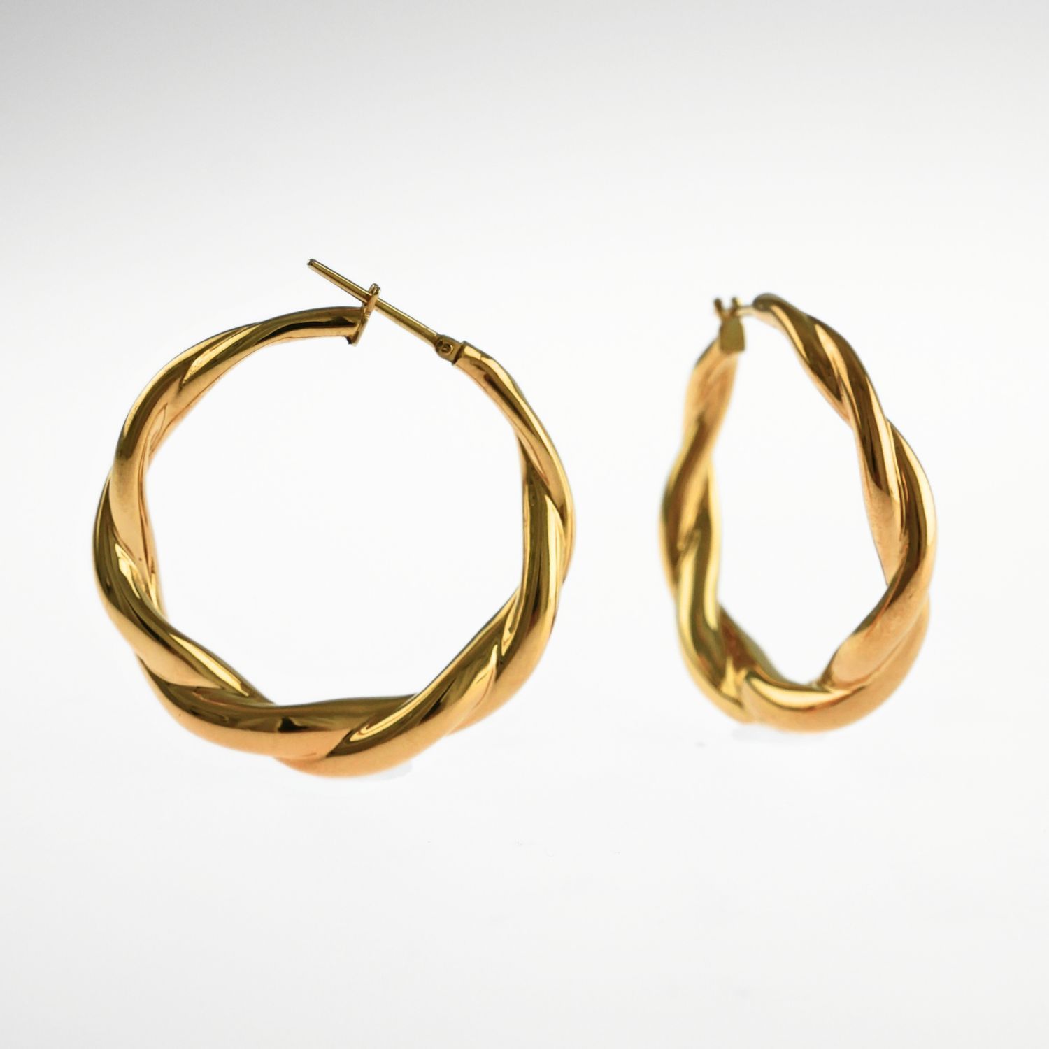 18k TWISTED HOOPS