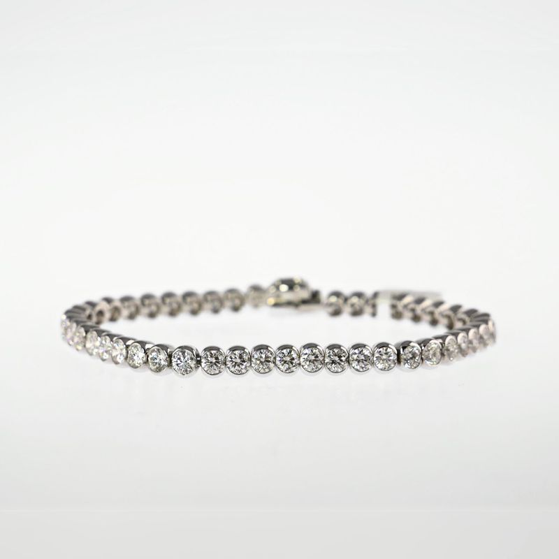 DIAMOND LINE BRACELET IN WHITE GOLD