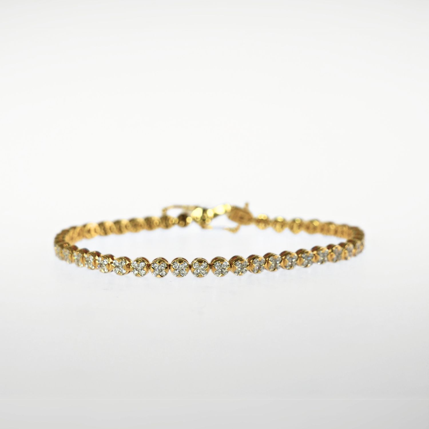 DIAMOND LINE BRACELET IN YELLOW GOLD