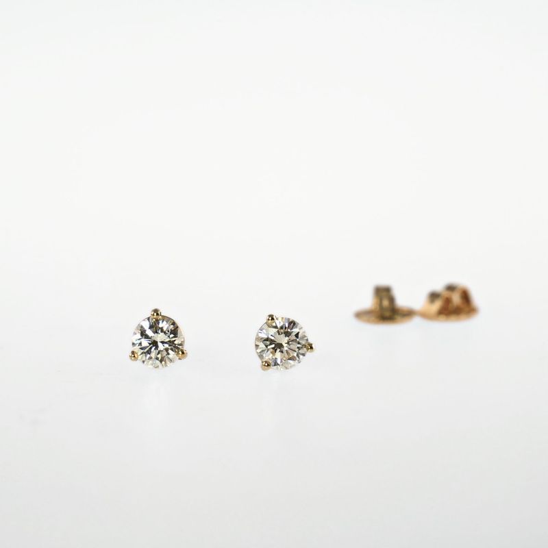 1.09 CARAT DIAMOND STUDS