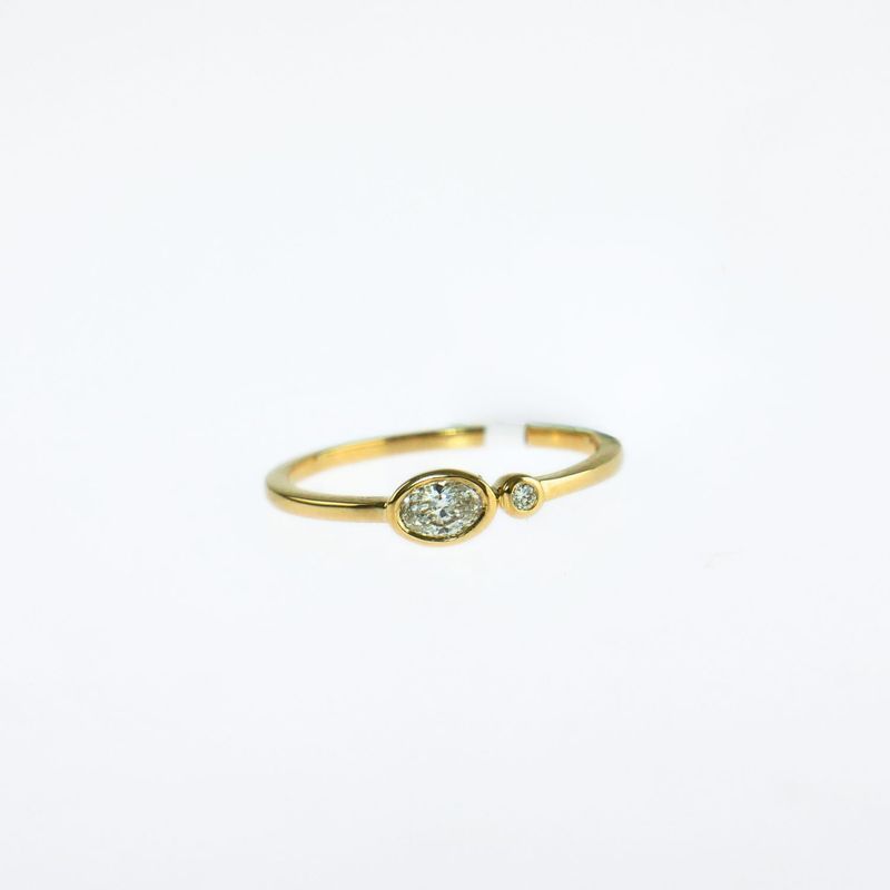 ROUND AND OVAL-SHAPE DIAMOND RING