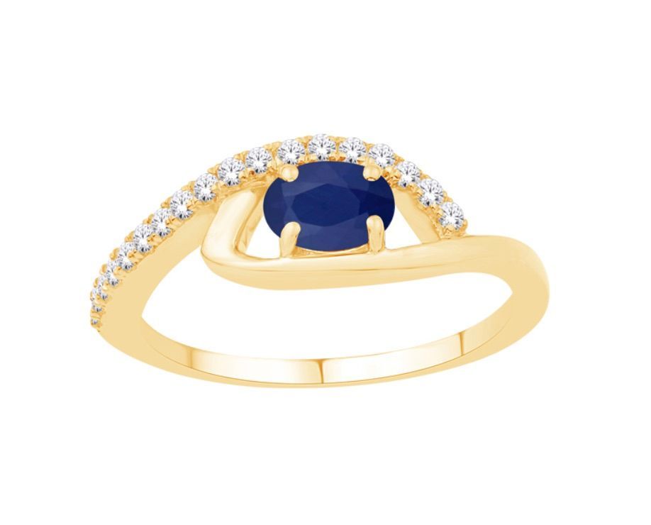 SAPPHIRE AND DIAMOND RING