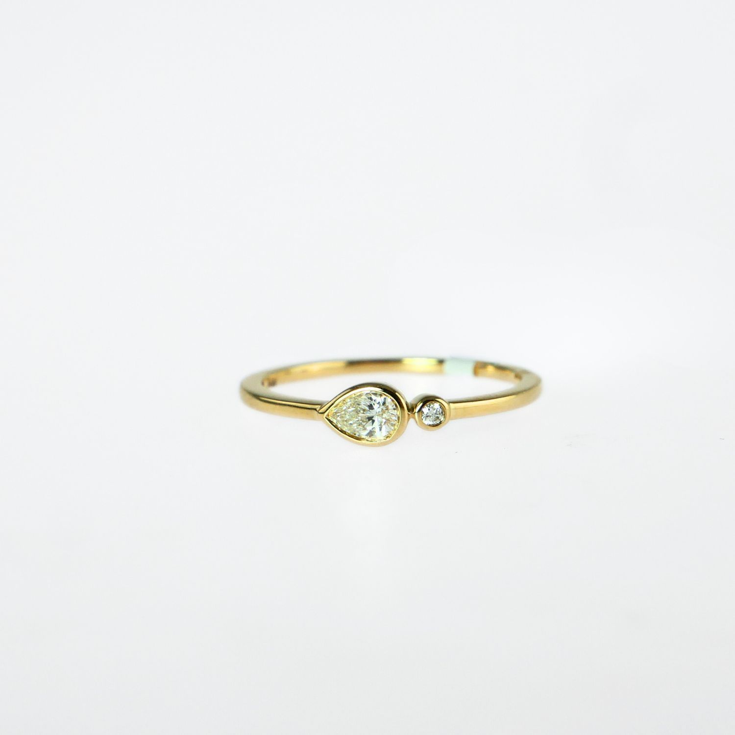 ROUND AND PEAR-SHAPE DIAMOND RING