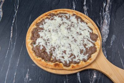 kafta and mozzarella cheese