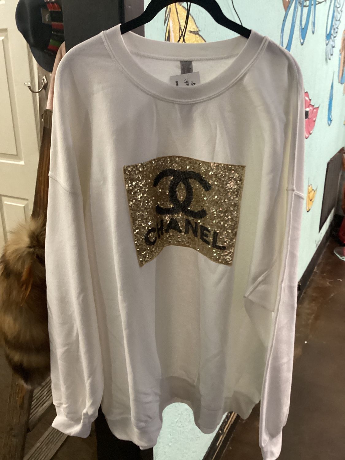 White Sweatshirt With Gold And Black Channel