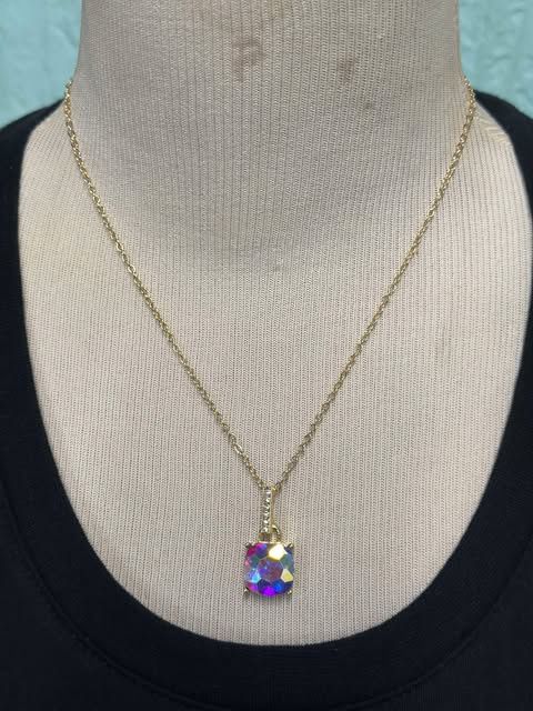 (Posh) Gold Pendant Crystal Necklace